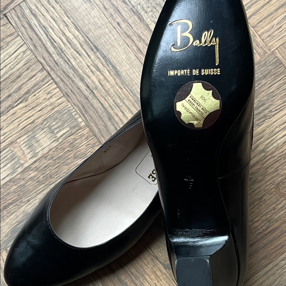 Bally Mint Vintage Classic Black Leather Heels